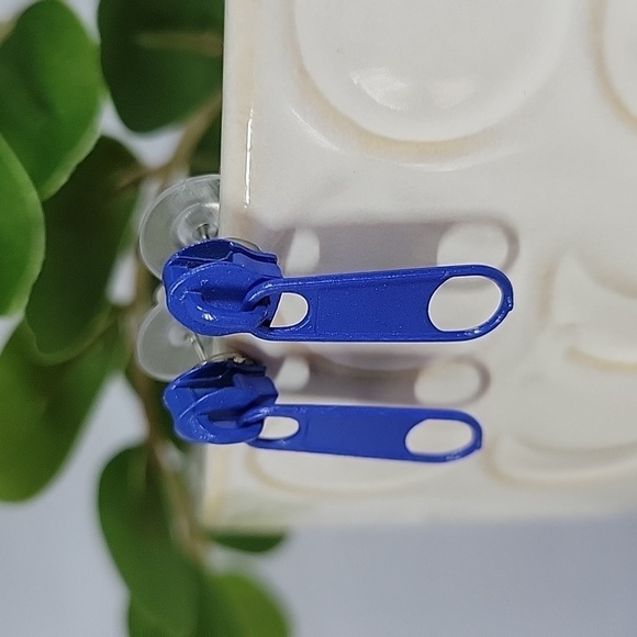 Zipper Stud Earrings, unisex - Picture 6 of 8